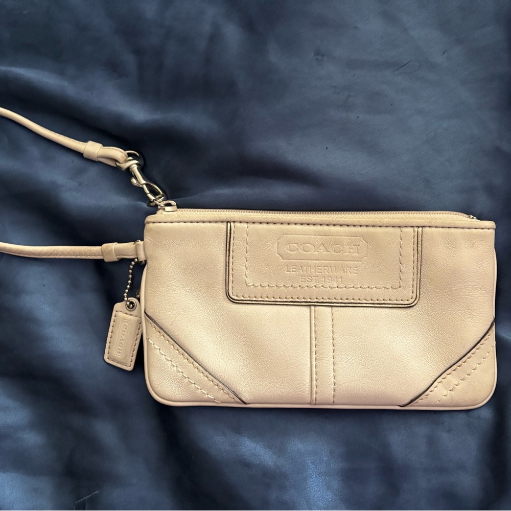 Coach Off White Leather Wristlet
